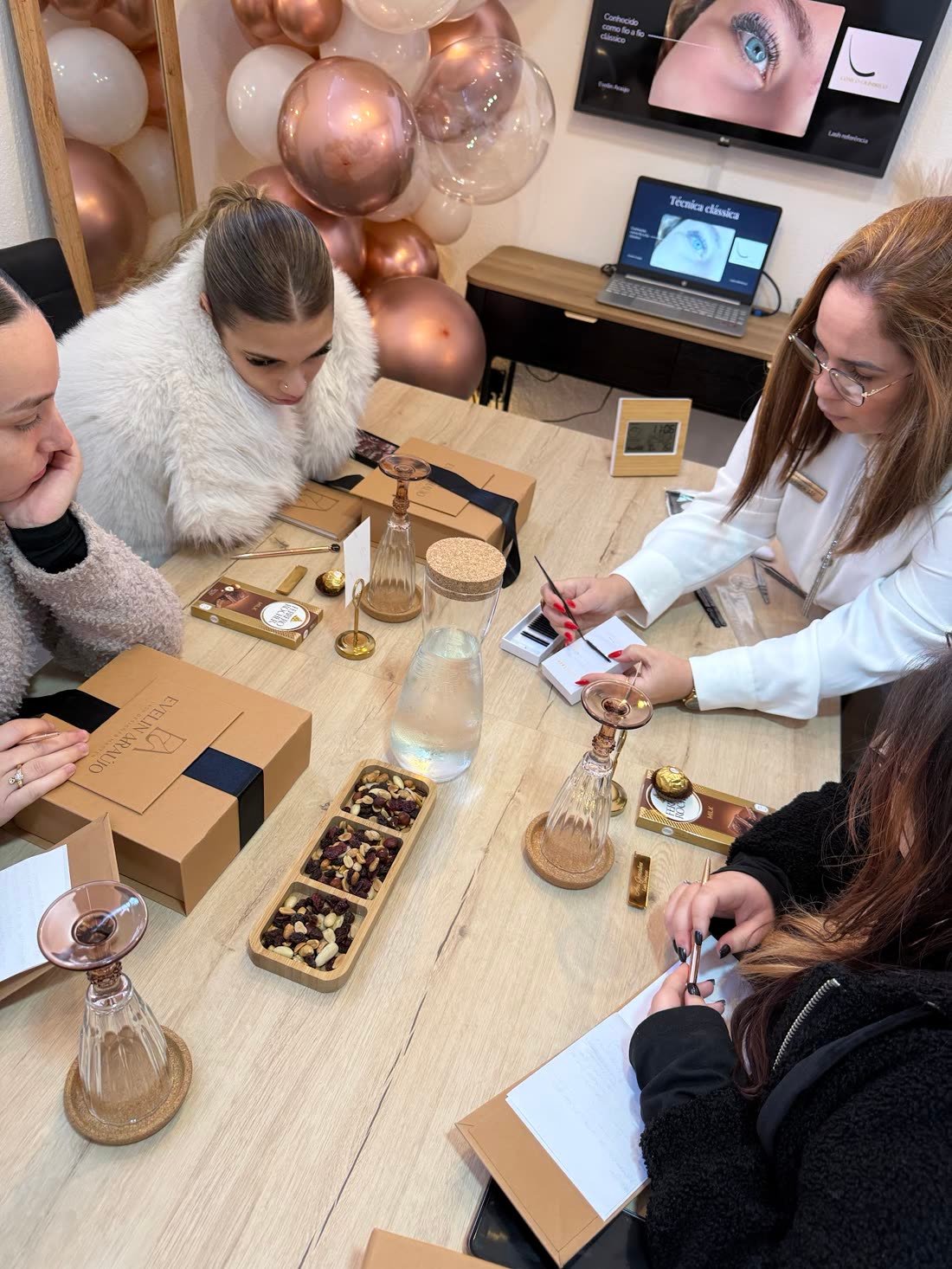 Turma de formação à mesa